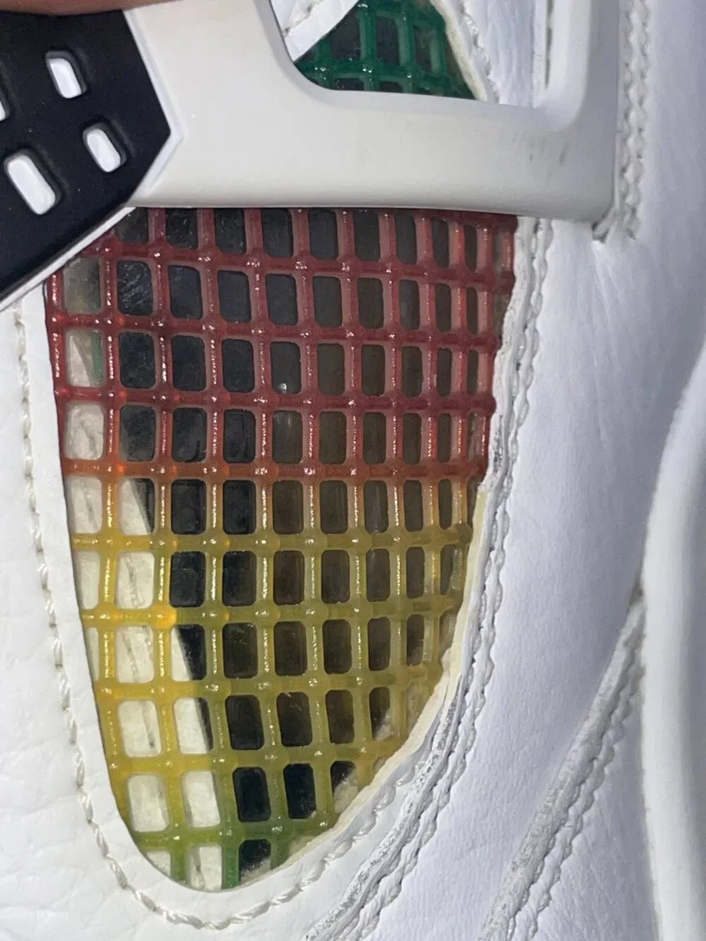 Rare Authentic Air Jordan 4 Retro Rasta (COMES WITH SHOE KEYCHAIN)!